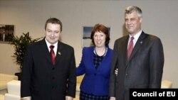Пред состанокот на премиерите на Србија и на Косово Ивица Дачиќ и Хашим Тачи и еврокомесарот Кетрин Ештон во Брисел