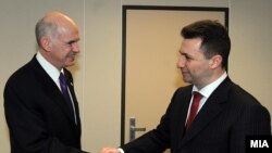 Нова фотографија, стари позиции - премиерите на Македонија и Грција Груевски и Папандреу