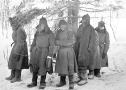 1940-жылы февралда фин аскерине колго түшкөн советтик жоокерлер.
