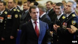 Федеральная служба безопасности аплодирует Дмитрию Медведеву, который недавно сказал, что идея закона о расширении полномочий ФСБ принадлежит ему лично.