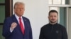 Presidenti i Ukrainës, Volodymyr Zelensky, me presidentin e Shteteve të Bashkuara, Donald Trump. (Fotografi ilustruese nga arkivi)