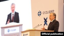 Шавкат Мирзиёев ЎзЛиДеПнинг 9 сентябрда ўтаётган Х қурултойида.