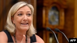 Le Pen rekla da će se na francuskim izborima "nacionalisti i patriote poput nje" sučeliti sa podržavaocima globalizacije, EU i imigracije