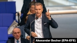 Petr Bystron este probabil cel mai cunoscut dintre europarlamentarii care au votat împotriva rezoluției pro-Moldova. El este în centrul unui scandal legat de propaganda rusă. 