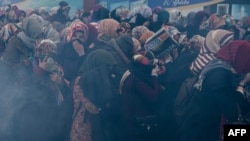 Susținători ai cotidianului „Zaman” atacați de poliție sîmbătă cu gaze lacromonege