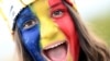 O tânără pictată pe față în culorile steagului României. România a pierdut meciul din optimi cu Olanda, scor 0-3.