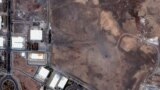 O imagine realizată de satelitul Maxar pe 22 iunie arată un crater la instalația iraniană de îmbogățire a uraniului Natanz în urma atacurilor aeriene americane. Pe 24 iunie, craterul era acoperit cu pământ.