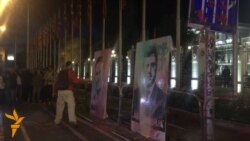 Измачкани со боја портретите на Груевски и Иванов