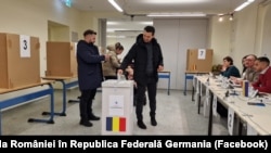 În jur de 148.000 de români au votat în Germania la alegerile prezidențiale de duminică. Călin Georgescu a obținut aici aproape 58% din voturi. (fotografie generică).