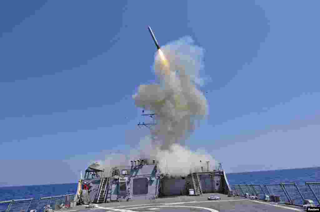 ABŞ Hərbi Dəniz Qüvvələrinə məxsus bir gəmi 2011-ci ilin martında Aralıq dənizində "Tomahawk" raketi buraxır.Ukraynanın bu silahı necə istifadə edəcəyi aydın deyil, çünki "Tomahawk" raketləri adətən hərbi-dəniz gəmilərindən və ya sualtı qayıqlardan buraxılır. Bəzi təyyarələrdən də buraxıla bilər, amma bir ukraynalı rəsminin jurnalistlərə dediyinə görə, strateji bombardmançı təyyarə olmadan "Tomahawk" raketləri "istifadəsi asan olmayan" silahlardır, Kiyevin isə belə təyyarələri yoxdur.