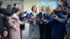 Victoria Maiei Sandu a fost văzută pozitiv de presa internațională, pentru care rezultatul scrutinului a fost o ușurare. (În imagine: Sandu dă declarații presei, Chișinău, 3 noiembrie.)
