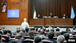 یکی از جلسات دادگاه رسیدگی به پرونده «چای دبش»