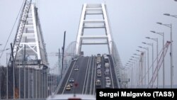 Крымдагы көпүрө аркылуу автоунаа каттамынын ачылышы. 16-май, 2018-жыл. 