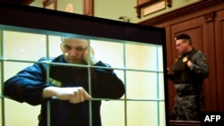 Снимка на Алексей Навални по време на съдебно заседание