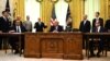Foto nga Zyra Ovale, ku në prani të presidentit të SHBA-së, Donald Trump, liderët e Kosovës dhe Serbisë arritën marrëveshje për normalizim ekonomik. 