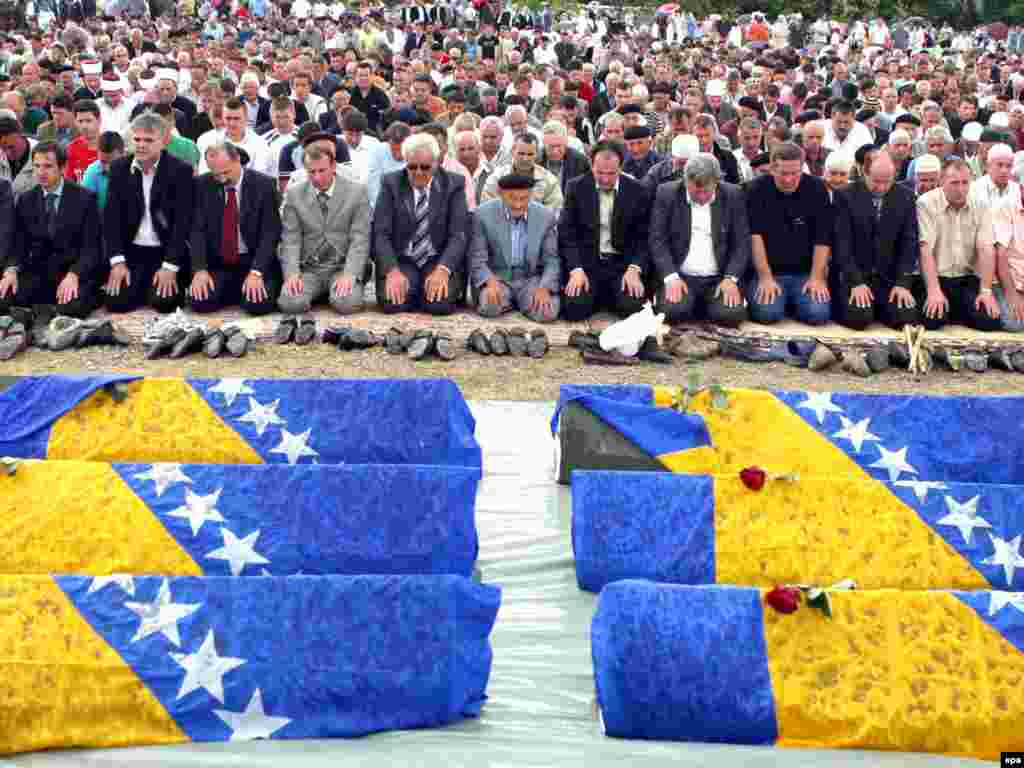 БиХ - Братунац, погребани жртви од војната 1992.,12.05.2010. 