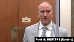 Derek Chauvin în instanța de judecată