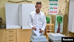 Magyar Péter szavaz június 9-én