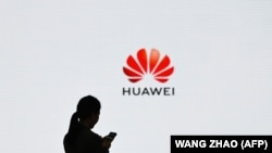 Huawei se află sub sancțiunile SUA, din motive de securitate națională.