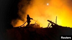 Támadás után a sztarokosztyantyinivi légi bázison (archív fotó)