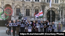 Az Amnesty International szolidaritási tüntetése Párizsban 2021. szeptember 17-én