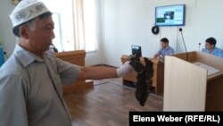 Мурат Сулейменов в суде, где его обвиняют по делу о взрыве в поселке Шахан Карагандинской области. Шахтинск, 29 августа 2017 года.