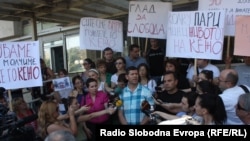 Новинарите протестираа против продолжувањето на притворот на Томислав Кежаровски 25 јули 2013.
