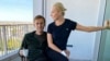 Iulia și Alexei Navalnîi la spitalul Charite din Berlin, Germania, unde Alexei era tratat după ce fusese victima unei tentative de otrăvire cu Noviciok. Poză postată de cuplu pe contul de Instagram, pe 21 septembrie 2020. 