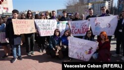 Participanți la cea de-a 11 ediție a marșului feminist, Chișinău, 8 martie 2025.