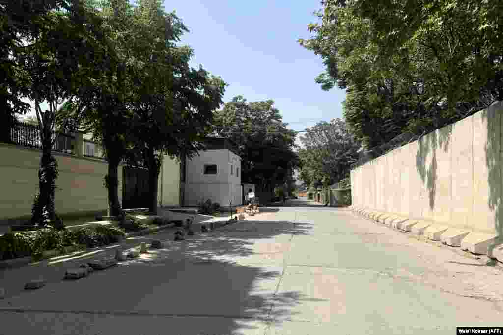 Szinte senki sem merészkedik ki az utcára, a legtöbben az otthonukba zárkóztak. Kabul, 2021. augusztus 17.
