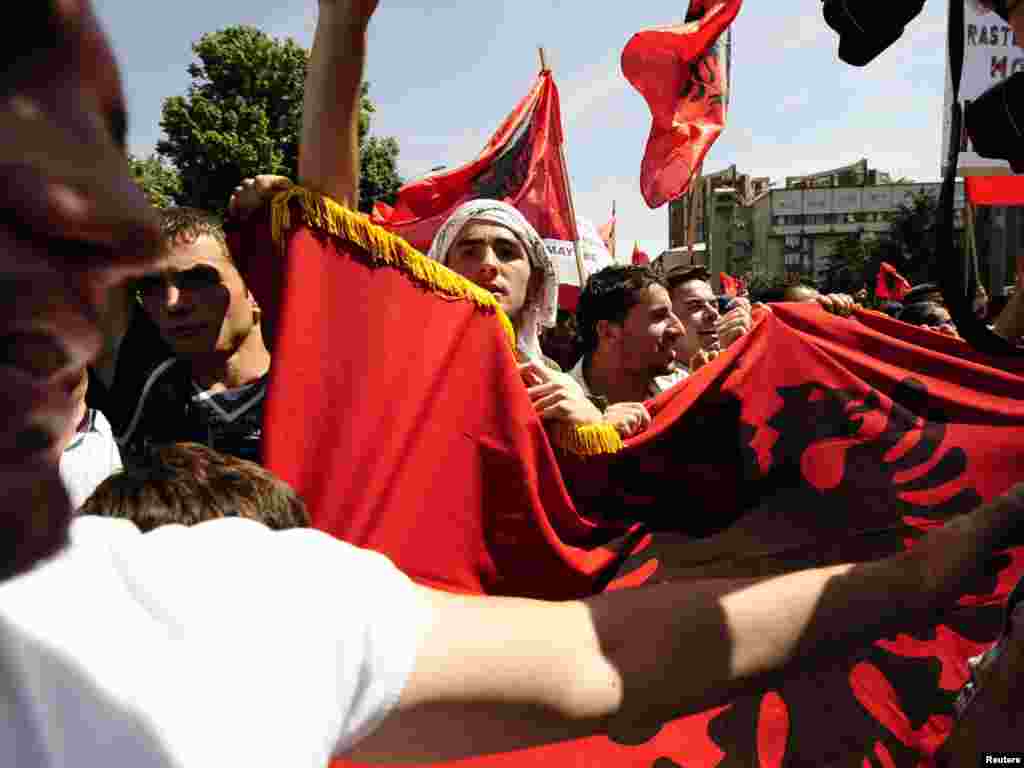 Македонија - Протести на албанците во Скопје 10.05.2010. 