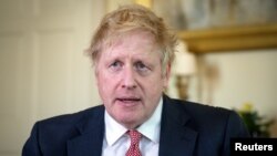 Британскиот премиер Борис Џонсон, кога беше отпуштен од болница на 12 април, со видео-порака му се заблагодари на медицинскиот персонал што му го спасиле животот