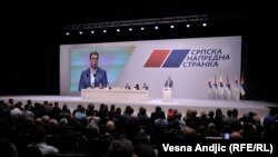 "Mi ćemo naše odnose da rešavamo unutar naše stranke, u našoj stranci ma koliko to neki voleli nikada neće biti skidanja glava", izjavio je lider SNS-a u obraćanju članovima Glavnog odbora stranke. 