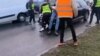Моментот кога автомобилот кој влета во толпата ја удира девојката и продолжува да вози додека таа е на хаубата