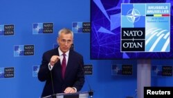 Jens Stoltenberg în timpul unei conferințe de presă la sediul NATO din Bruxelles, Belgia.