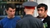 “Будешь доносить, получишь деньги!”. ФСБ начала масштабную вербовку мигрантов