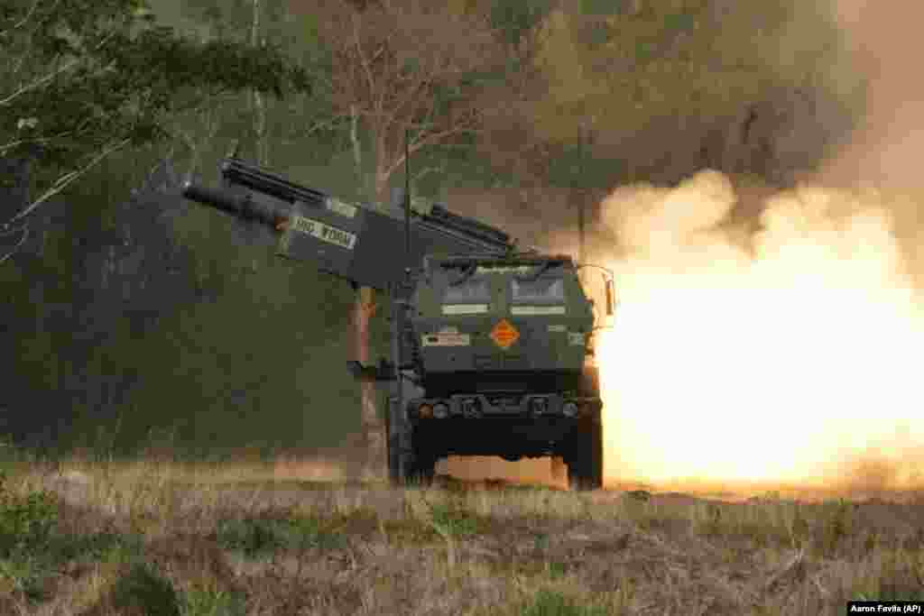 High Mobility Artillery Rocket System (HIMARS) Noul pachet de ajutoare pentru ucraineni va include rachete pentru acest sistem. Nu se pomenește vreo livrare de alte sisteme HIMARS integrale, deocamdată. 