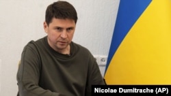Водночас, за словами Михайла Подоляка, будь-яка спроба Росії застосувати ядерну зброю «призведе до негайної відповіді»
