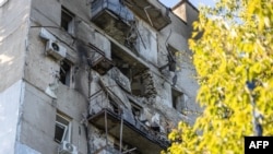 Архивска фотографија, оштетена станбена зграда по рускиот напад во Одеса на 19 јули 2025 година, за време на руската инвазија на Украина.