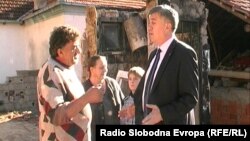 Семејстовто Коџаџаклиоски со градоначалникот на Кичево Благоја Деспотоски.
