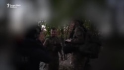 Momentul în care un obuz rusesc a aterizat lângă o echipă RFE/RL în Ucraina 