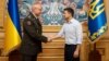 Президент України Володимир Зеленський і генерал-лейтенант Руслан Хомчак. Київ, 21 травня 2019 року 