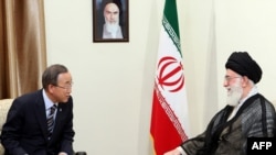 Iran's Supreme Leader Ayatollah Ali Khamenei (right) meets with UN Secretary-General Ban Ki-moon in Tehran on August 29.