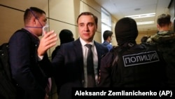 Соработникот на Навални Иван Жданов чиј татко Јуриј беше осуден