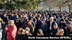 Мачаликашвили Темирлан вийначул тIаьхьа митинге арабевллера гуьржийн Дуиси эвлара бахархой.