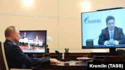 Vladimir Putin în videoconferință cu Aleksei Miller la reședința de stat Novo-Ogarîovo de la Moscova, 19 ianuarie 2021.
