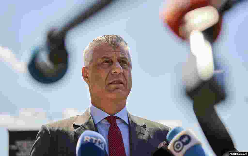 24 qershor 2020 - Presidenti Hashim Thaçi anulon shkuarjen në SHBA pasi Zyra e Prokurorit të Specializuar me seli në Hagë, njoftoi se kishte dorëzuar për shqyrtim një aktakuzë për krime lufte ndaj presidentit të Kosovës, Hashim Thaçi, kryetarit të PDK-së, Kadri Veseli, ish-kryetarit të Kuvendit të Kosovës, Jakup Krasniqi dhe shefit të grupit parlamentar të Vetëvendosjes, Rexhep Selimi.&nbsp;&nbsp; 