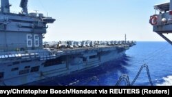 Američki nosač aviona Nimitz u Južno Kineskom moru, ilustracija 