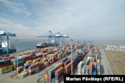 Containere în Portul Constanța, locul pe unde Ucraina speră ca își va putea exporta cerealele din cauza blocadei din Portul Odesa.