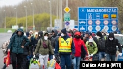 Közel másfél év felmondási tilalom után leszerelhetnek azok a rendvédelmi dolgozók, akiknek eddig tilos volt